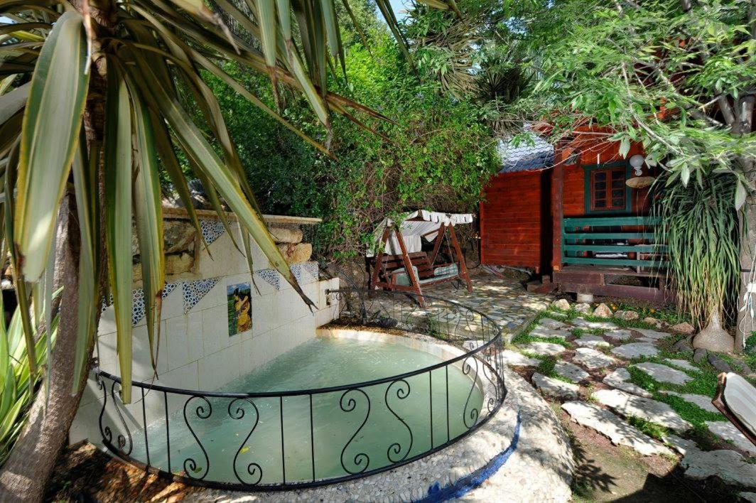 Family Cabin Menaẖemya المظهر الخارجي الصورة